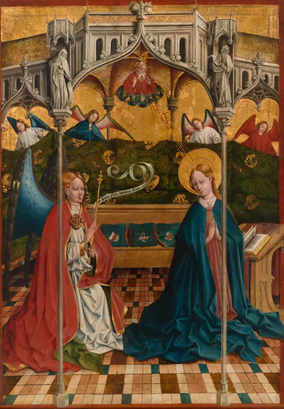 Erzengel Gabriel mit Spruchband und Stab kniet vor Maria unter gotischem Maßwerk, oben Gottvater und Engel vor Goldgrund